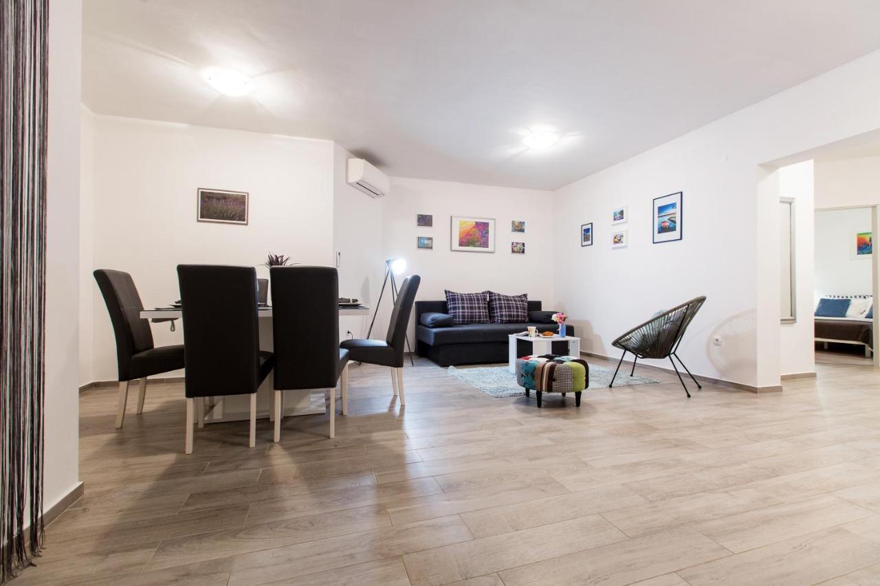 Maiv Residence - Family & Designer Suites Rogoznica  Rum bild