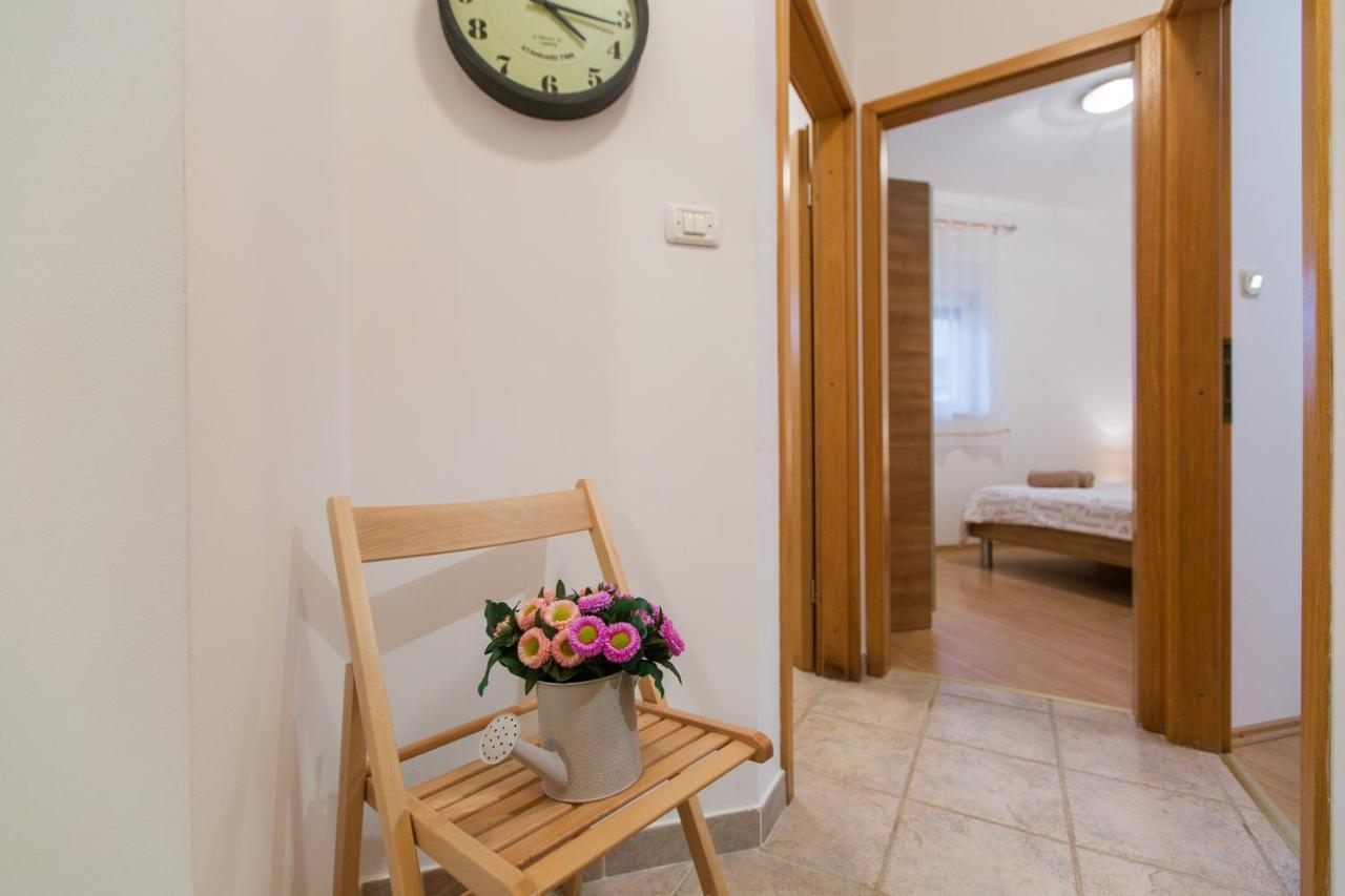 Maiv Residence - Family & Designer Suites Rogoznica  Rum bild