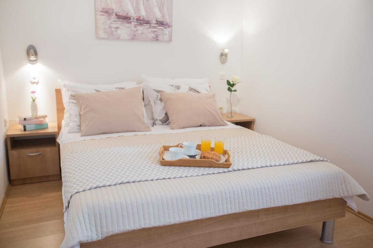 Maiv Residence - Family & Designer Suites Rogoznica  Rum bild