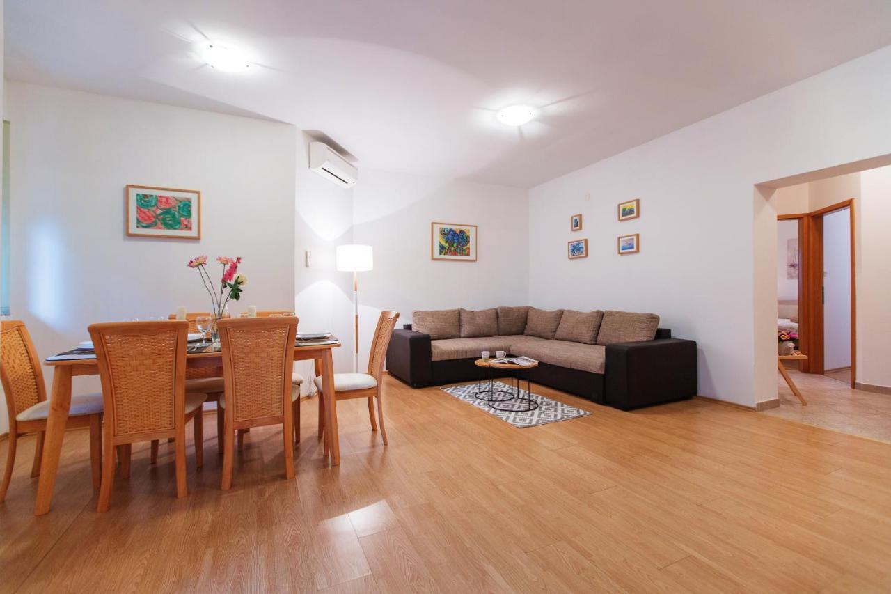 Maiv Residence - Family & Designer Suites Rogoznica  Rum bild