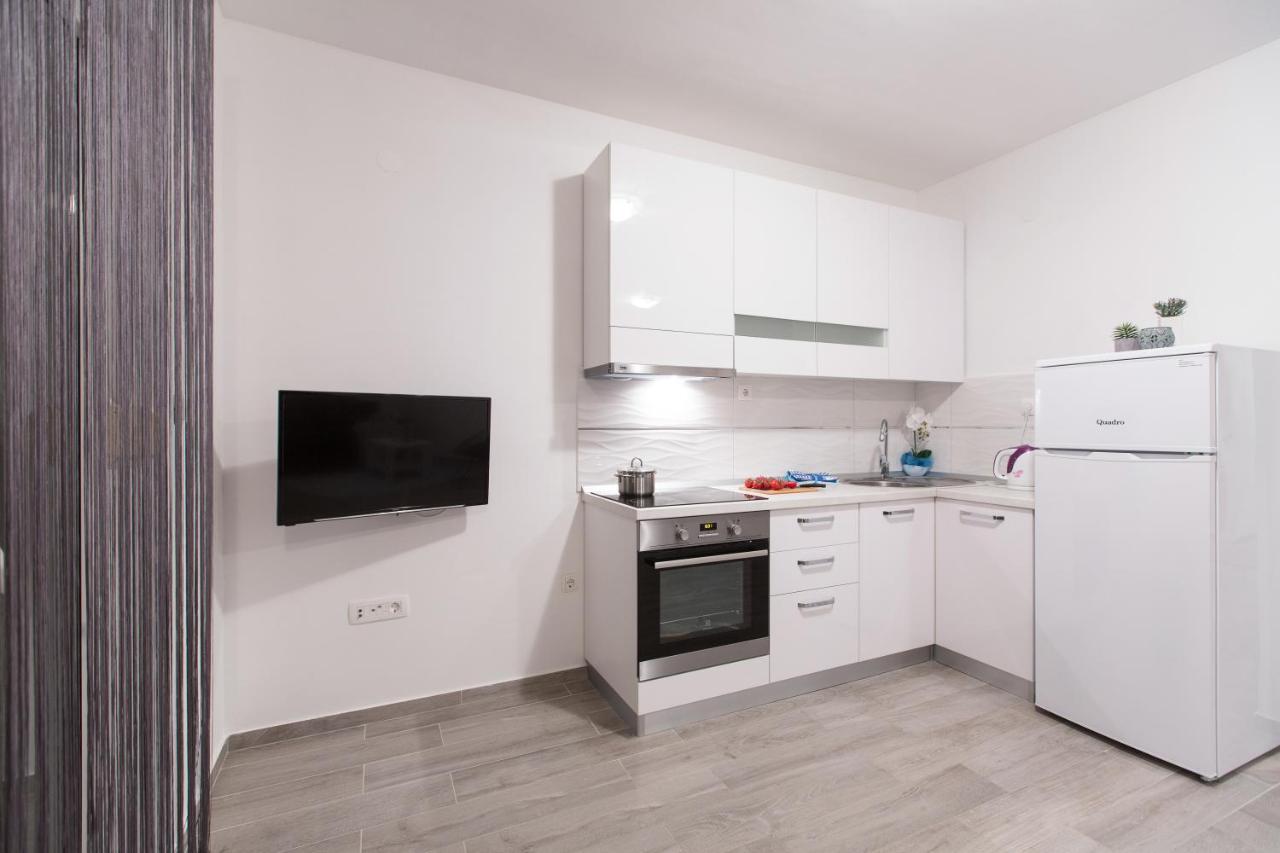 Maiv Residence - Family & Designer Suites Rogoznica  Rum bild